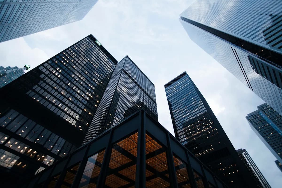 ألمنيوم وزجاج مشاريع نيوم (NEOM): كيف تلبي ماجيكو معايير البناء المستقبلية؟