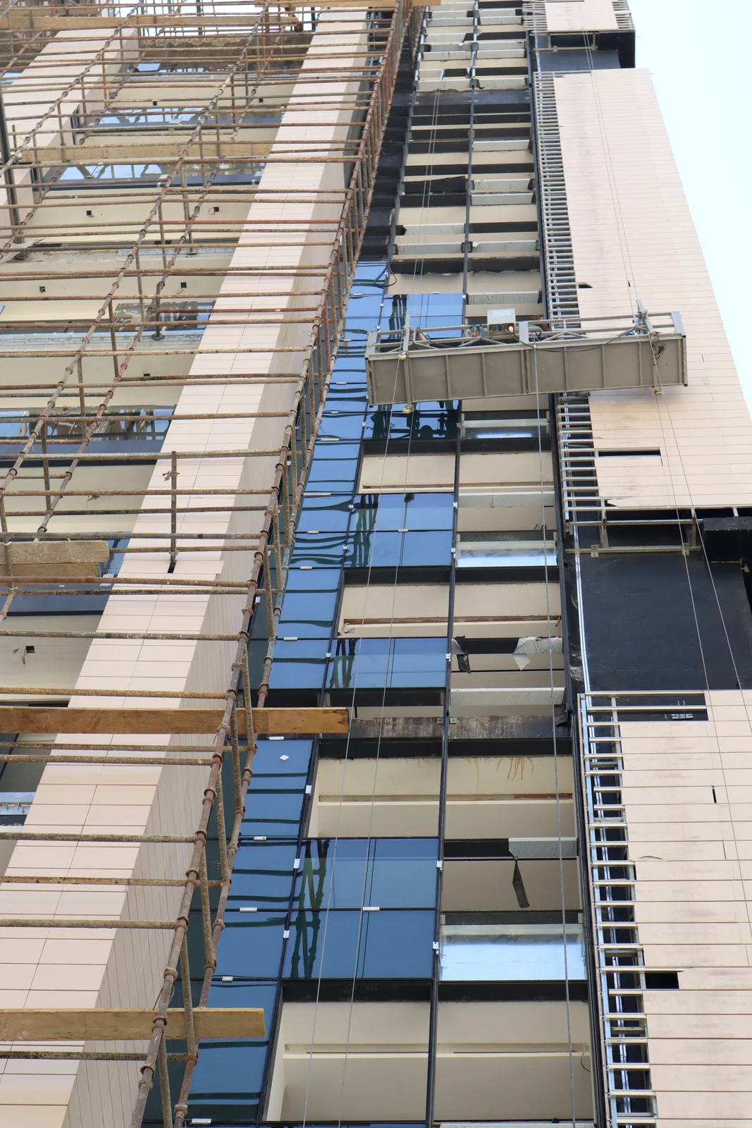 برج عثمان التجاري الرياض 2024 — واجهة Curtain Wall بنظام AluK AW86 Unitized مع زجاج دبل Low-E من تنفيذ ماجيكو